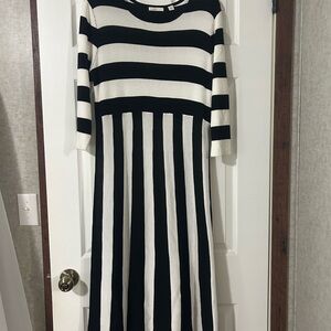 Women’s Modest Dress M